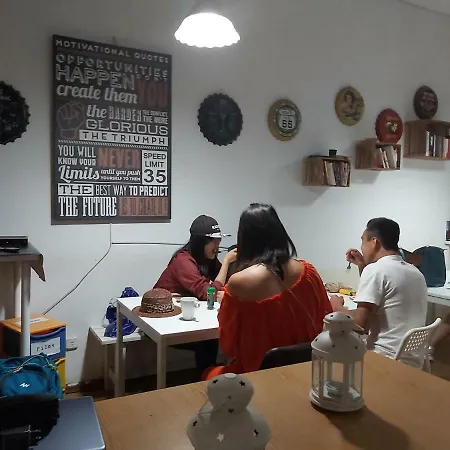 Downtown Hostal *